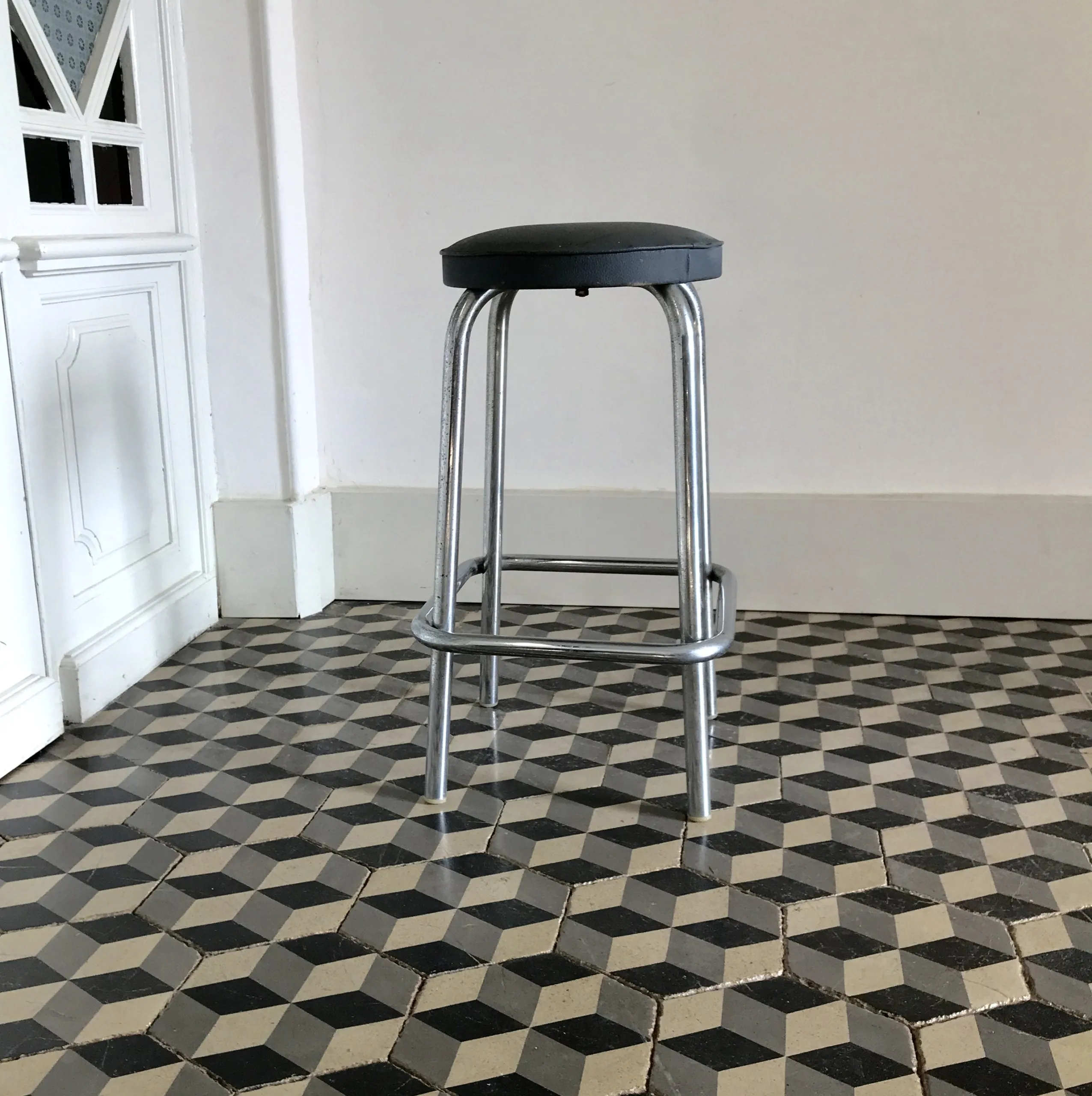 Tabouret industriel métal et skaï – Image 2