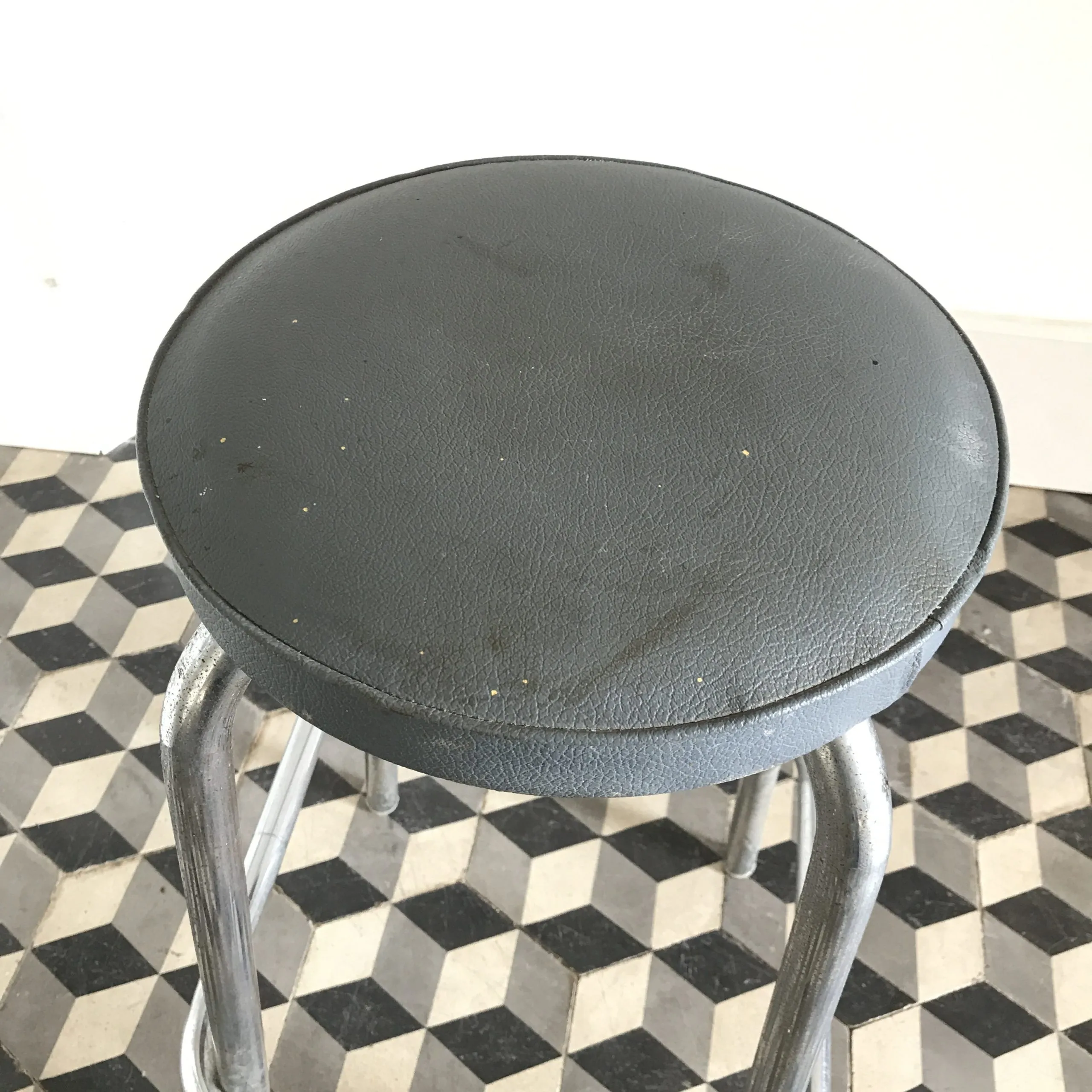 Tabouret industriel métal et skaï – Image 3