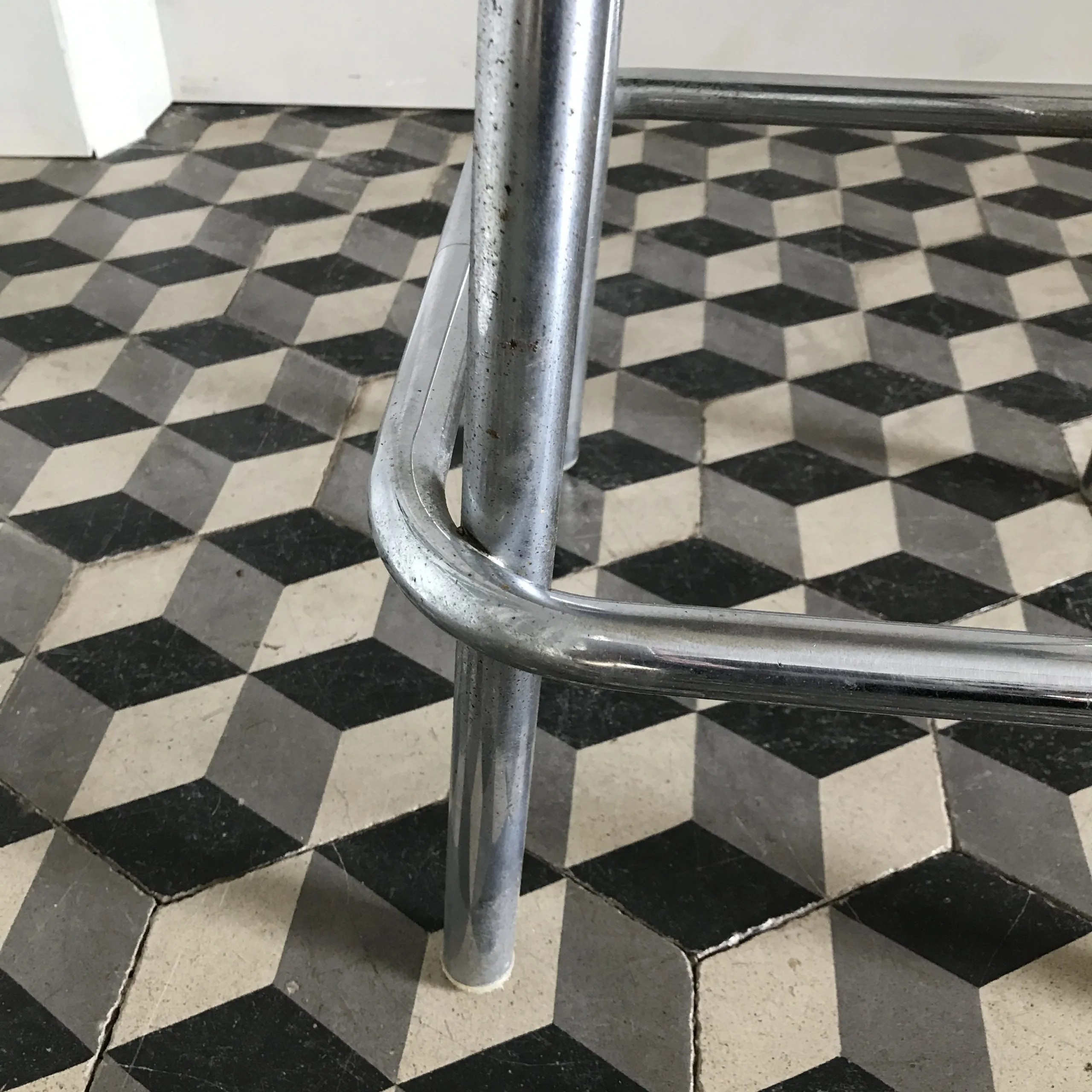 Tabouret industriel métal et skaï – Image 6