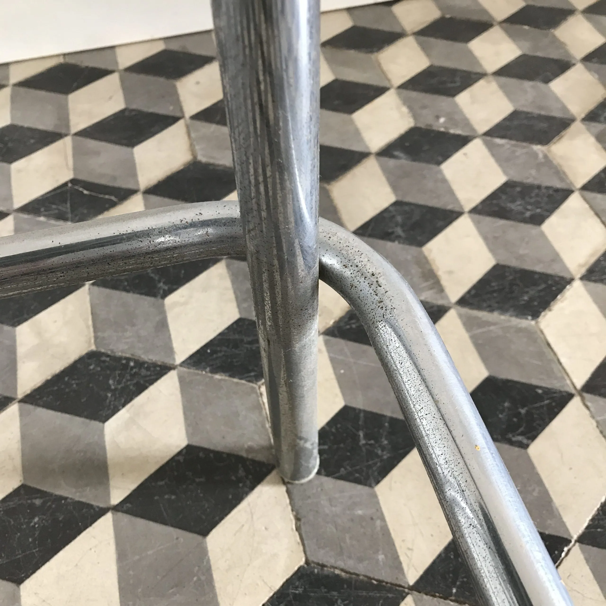 Tabouret industriel métal et skaï – Image 5