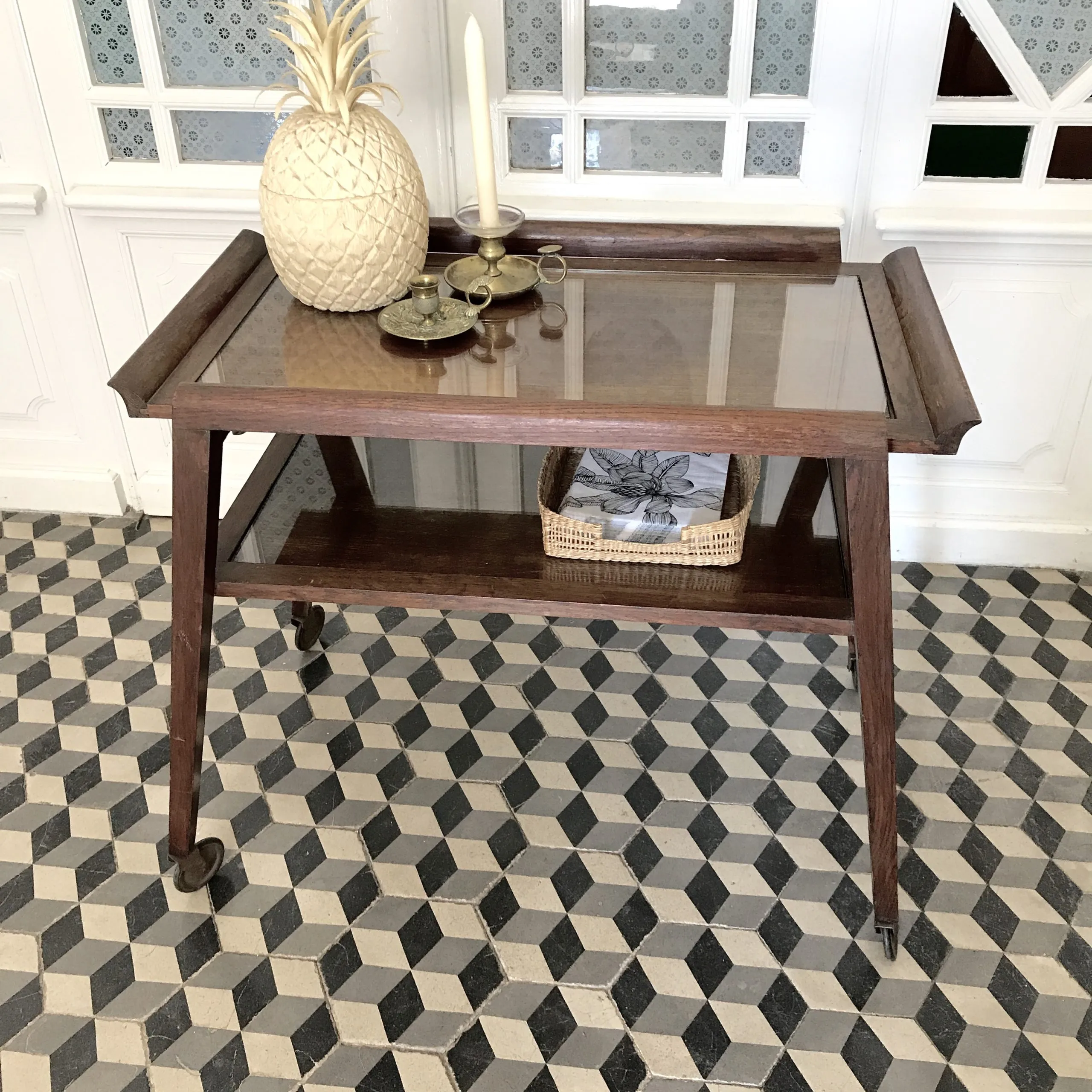 Table d’appoint à roulettes en bois – Image 8