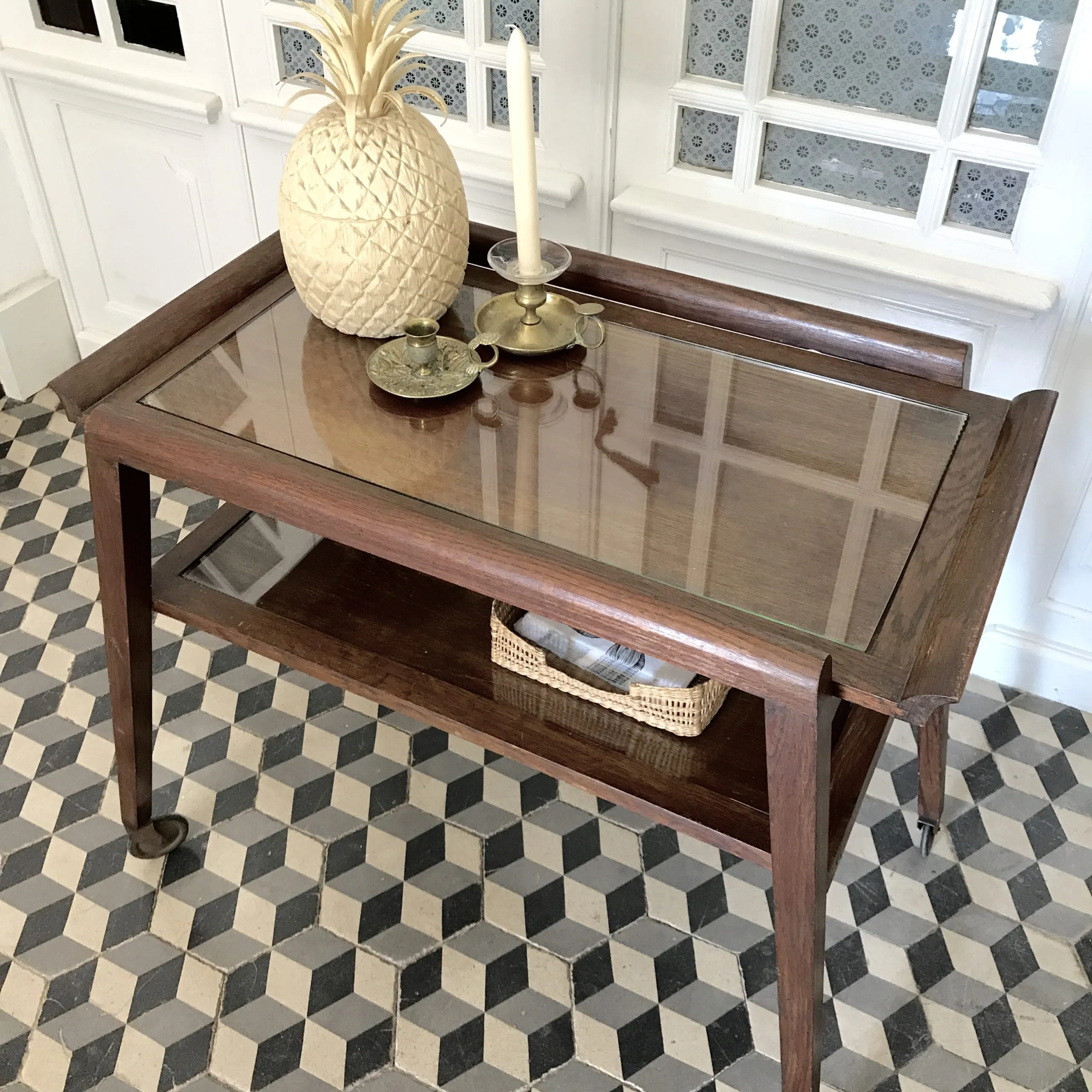 Table d’appoint à roulettes en bois – Image 5
