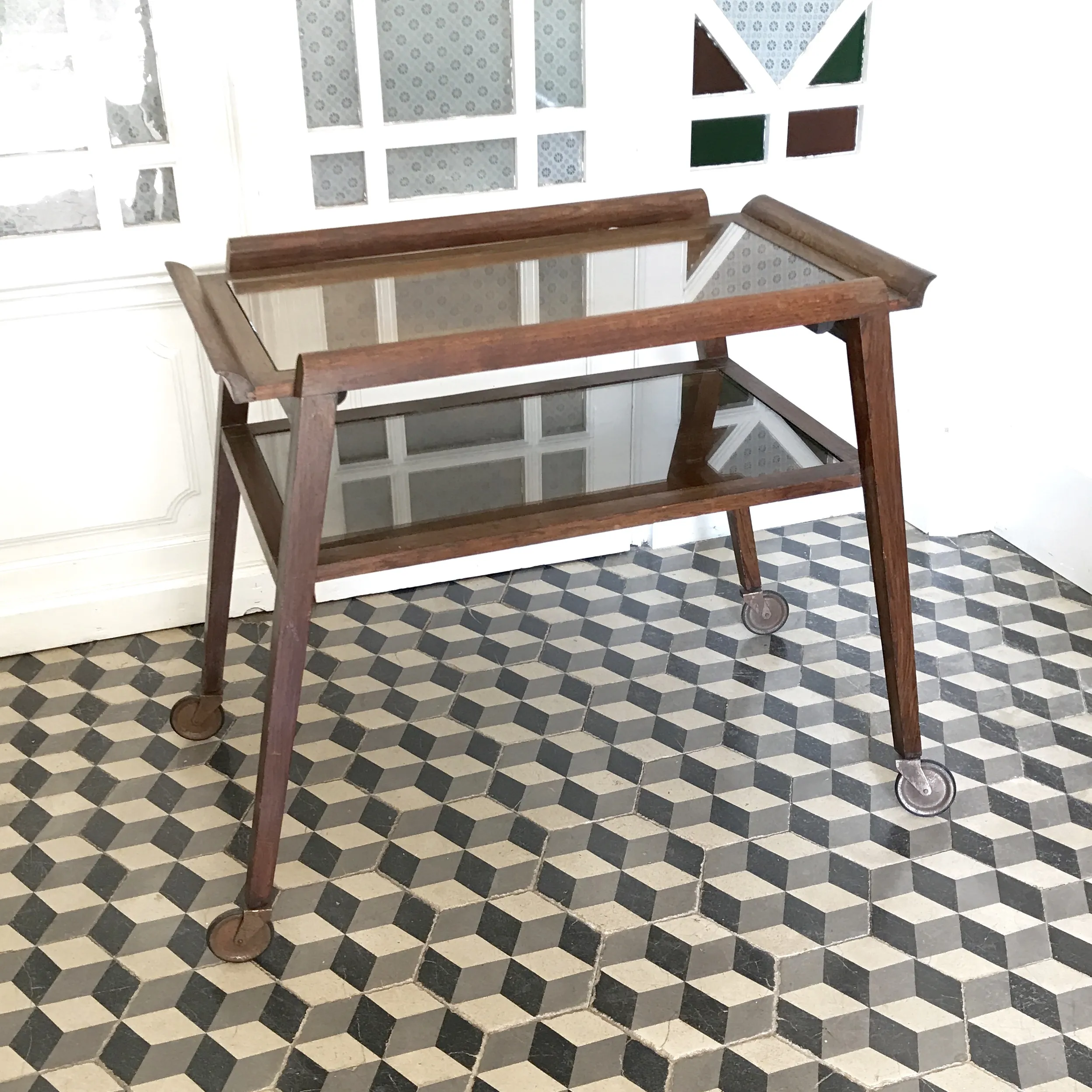 Table d’appoint à roulettes en bois – Image 3