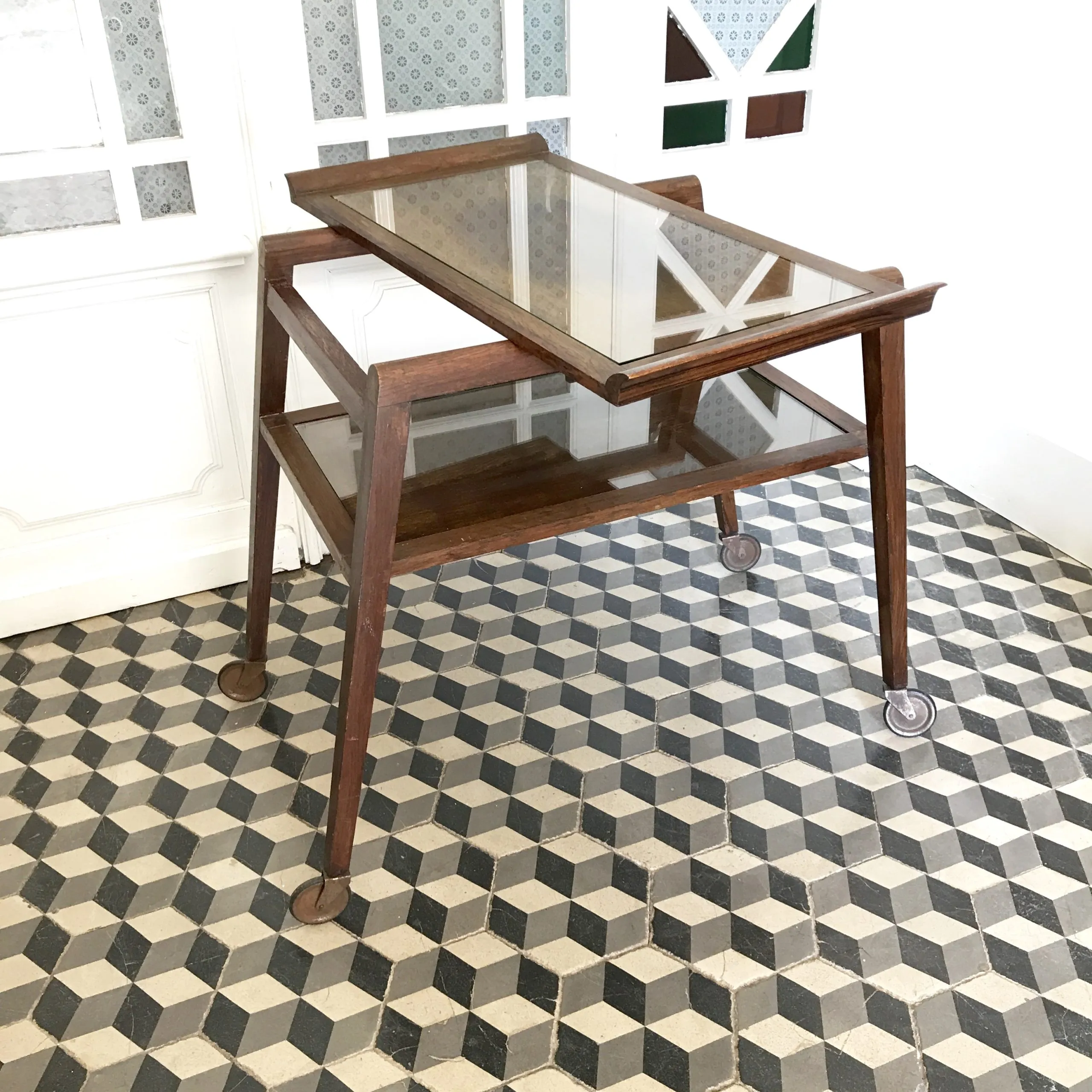 Table d’appoint à roulettes en bois – Image 9