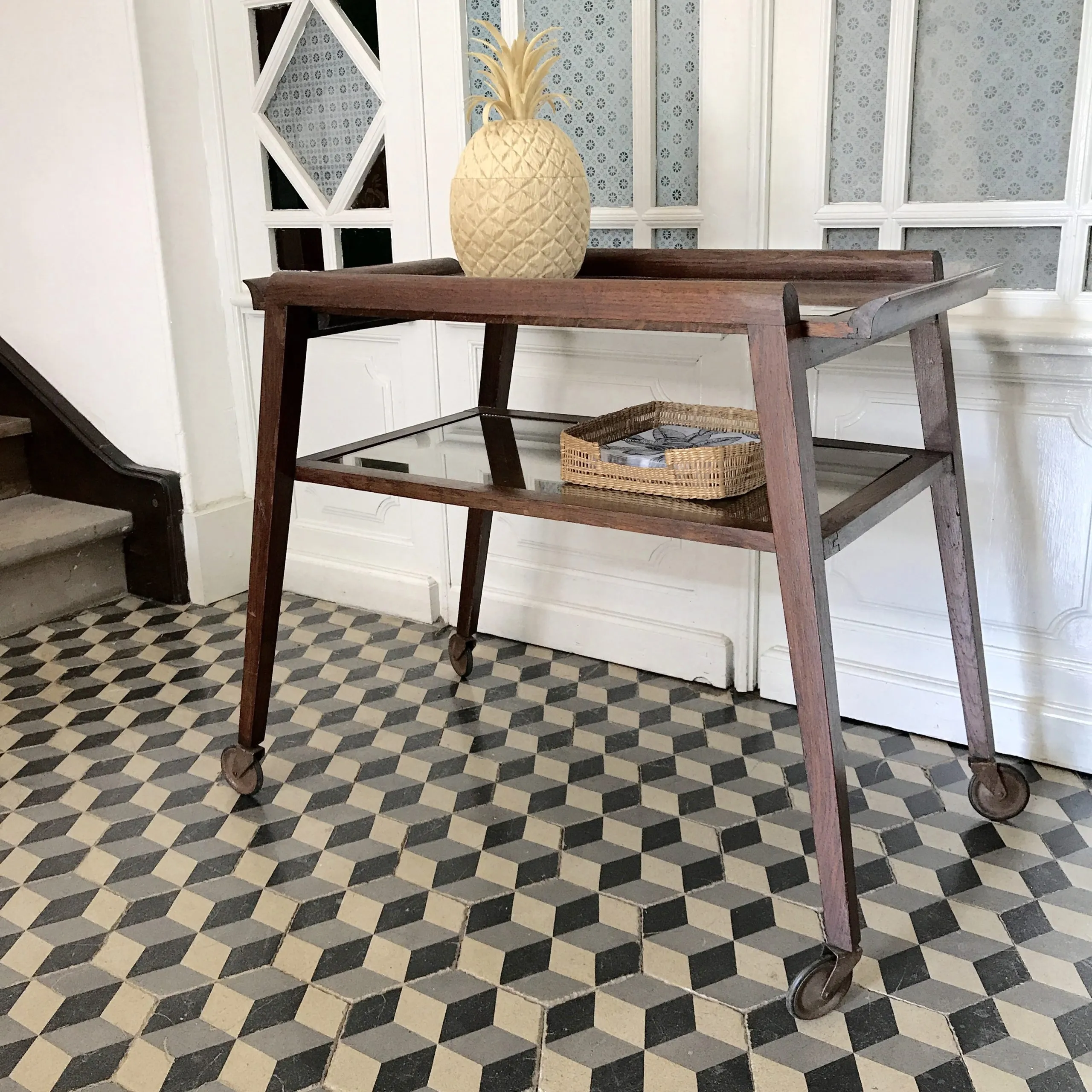 Table d’appoint à roulettes en bois – Image 2